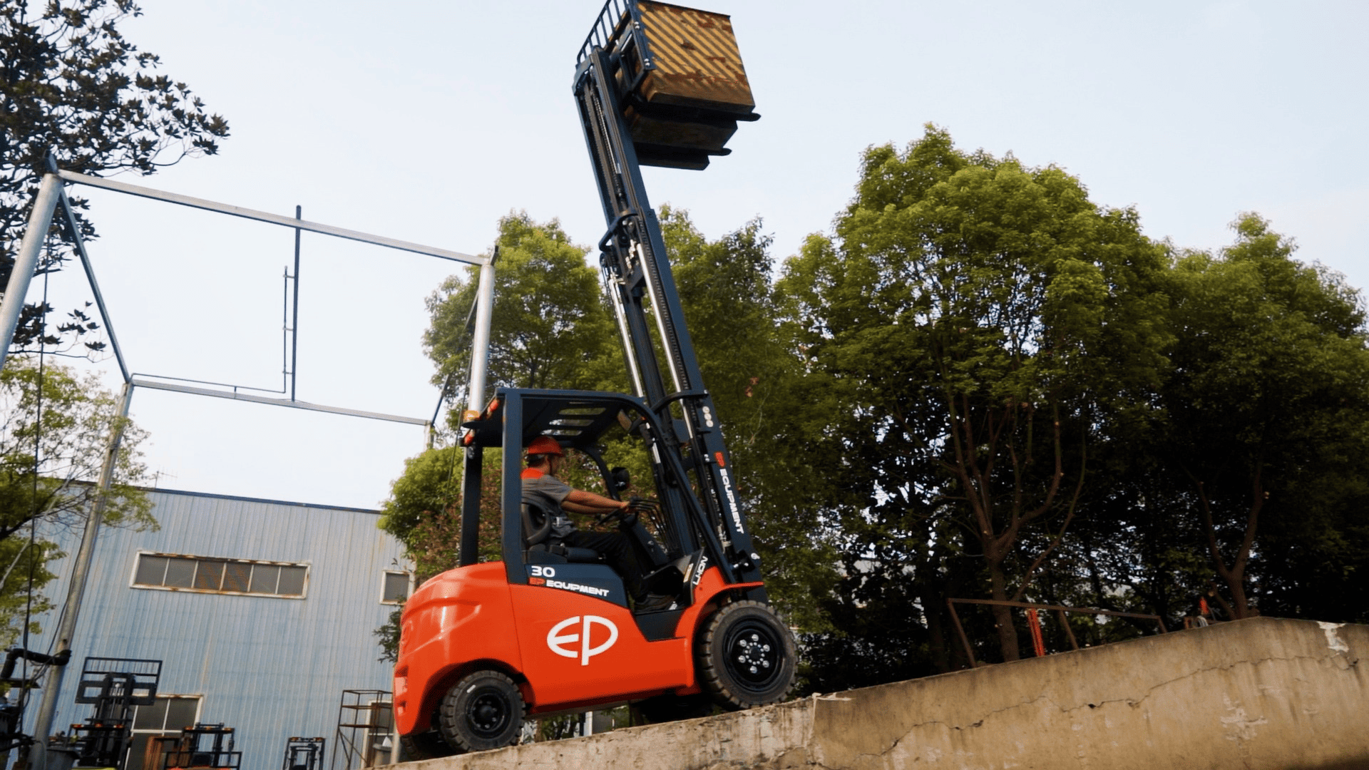 Čelní vysokozdvižný vozík elektrický EP EFL303