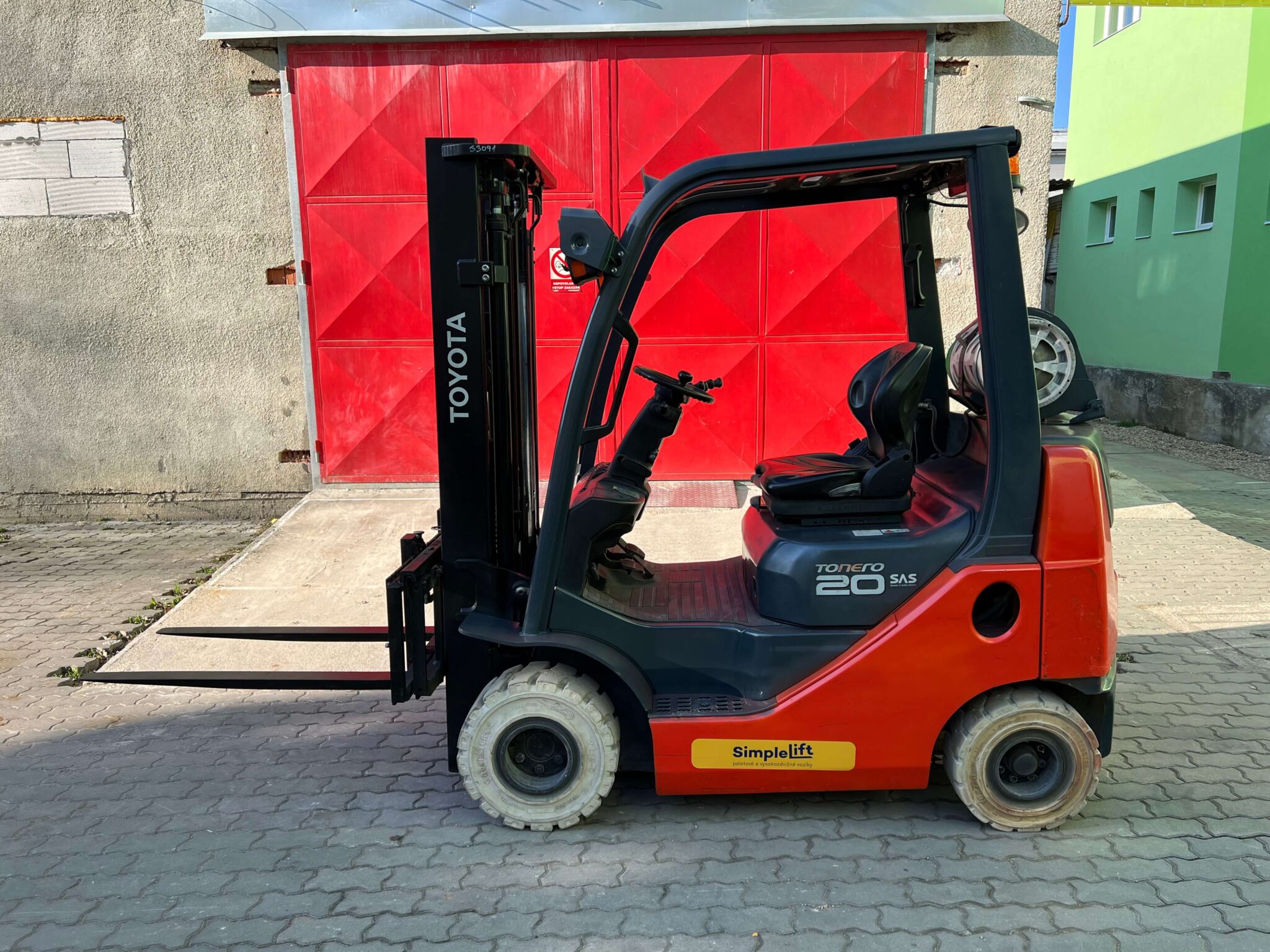 Čelní vozík TOYOTA 8FGKF20 - použitý